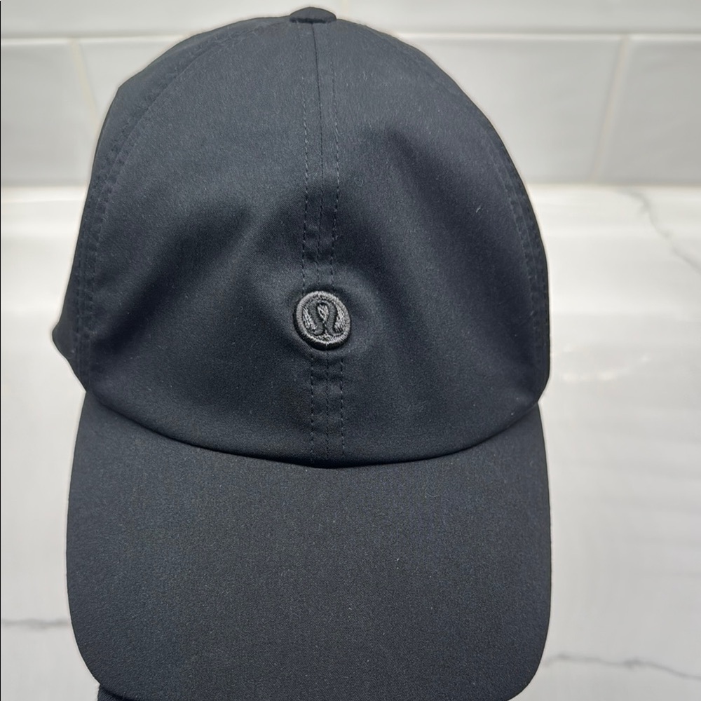 Lululemon black ponytail hat